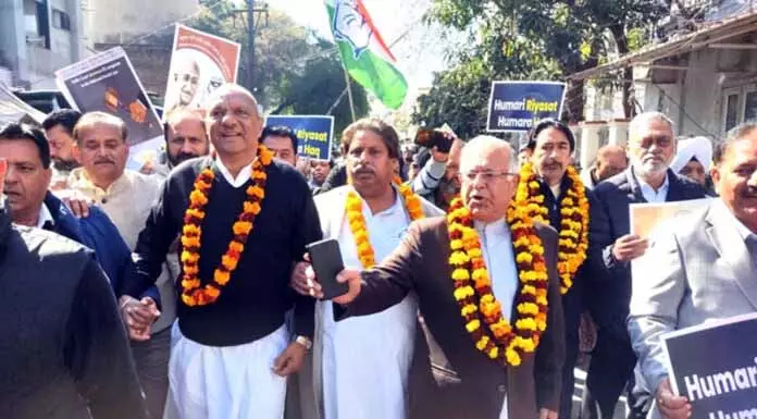 JAMMU: कांग्रेस नेताओं ने डीसी के माध्यम से राष्ट्रपति को ज्ञापन सौंपा JAMMU: कांग्रेस नेताओं ने डीसी के माध्यम से राष्ट्रपति को ज्ञापन सौंपा