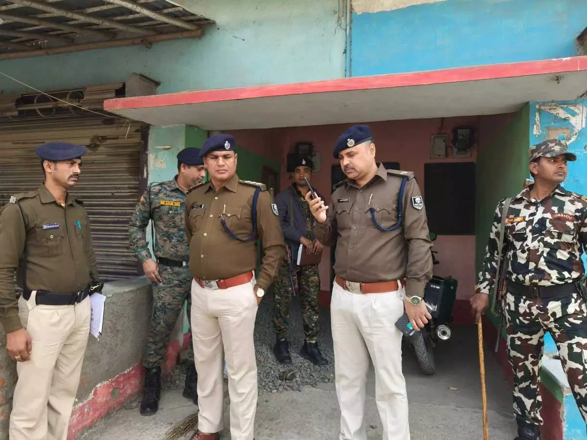 डिलीवरी ब्वॉय बनकर आए प्रेमी का प्रेमिका के घर पंखे से लटकता मिला शव, पुलिस जांच में जुटी डिलीवरी ब्वॉय बनकर आए प्रेमी का प्रेमिका के घर पंखे से लटकता मिला शव, पुलिस जांच में जुटी