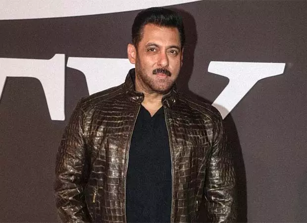 Salman Khan हाल ही में एक इवेंट में 62 लाख रुपये की जैकेट पहनकर बाहर निकले Salman Khan हाल ही में एक इवेंट में 62 लाख रुपये की जैकेट पहनकर बाहर निकले