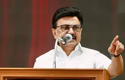 स्टालिन ने हिंदी थोपने और NEET के खिलाफ चेतावनी दी स्टालिन ने हिंदी थोपने और NEET के खिलाफ चेतावनी दी