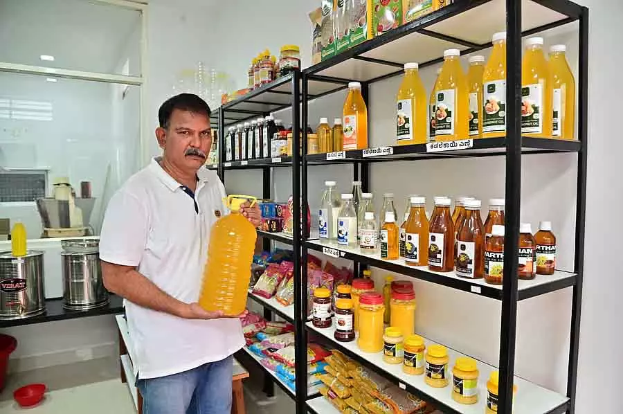 Market एनालिसिस: नारियल तेल ₹600 प्रति किलो हुआ, मछली महंगी हुई Market एनालिसिस: नारियल तेल ₹600 प्रति किलो हुआ, मछली महंगी हुई