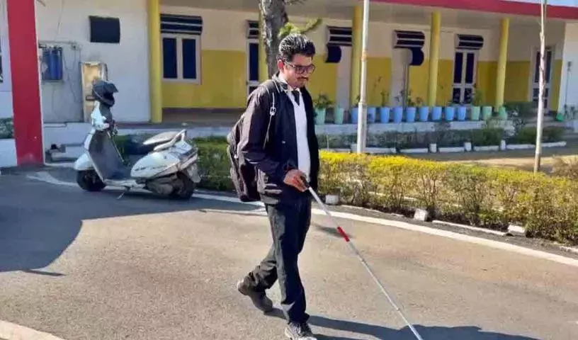 Himachal के पहले दृष्टिबाधित वकील, लग्नेश कुमार ने मुश्किलों को मात दी Himachal के पहले दृष्टिबाधित वकील, लग्नेश कुमार ने मुश्किलों को मात दी