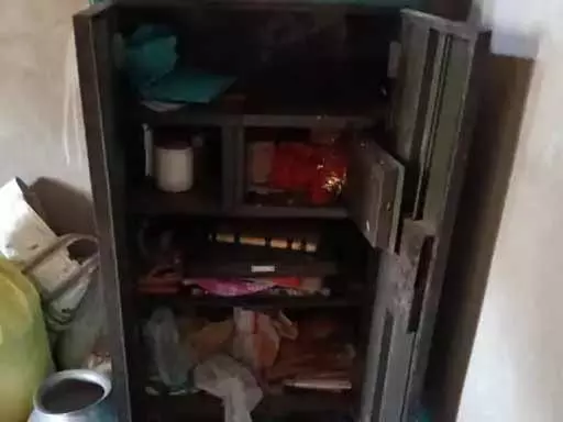 2 लाख कैश और जेवरात चोरी, बाइक भी उड़ा ले गया चोर 2 लाख कैश और जेवरात चोरी, बाइक भी उड़ा ले गया चोर