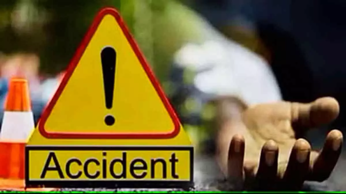 MP : बैतूल में संकरे पुल पर ट्रक की चपेट में आने से पति-पत्नी की मौत, दो साल की बेटी घायल MP : बैतूल में संकरे पुल पर ट्रक की चपेट में आने से पति-पत्नी की मौत, दो साल की बेटी घायल