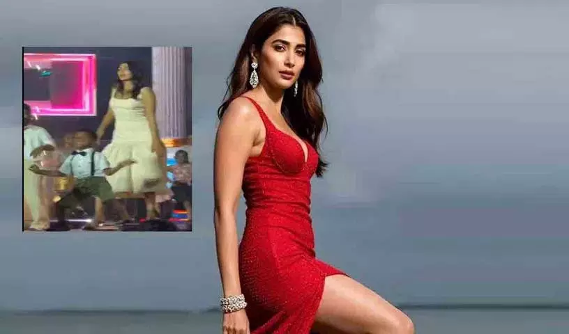 वायरल वीडियो: पूजा हेगड़े के Monica song पर छोटे लड़कों का एनर्जेटिक डांस देखकर नेटिज़न्स हैरान रह गए वायरल वीडियो: पूजा हेगड़े के Monica song पर छोटे लड़कों का एनर्जेटिक डांस देखकर नेटिज़न्स हैरान रह गए