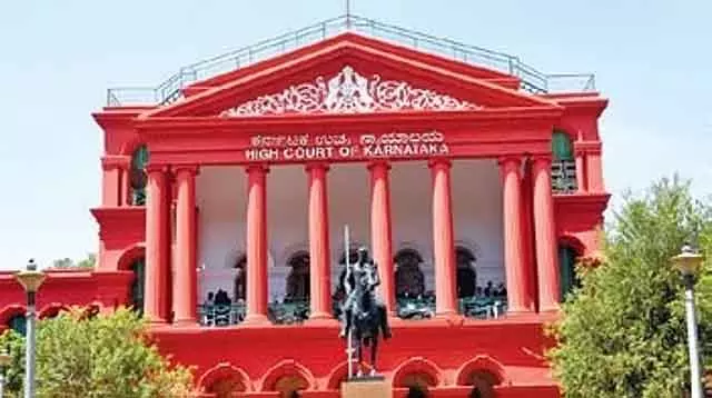 HC ने नाबालिग लड़की के गैंगरेप और हत्या के मामले में तीन लोगों की मौत की सज़ा बरकरार रखी HC ने नाबालिग लड़की के गैंगरेप और हत्या के मामले में तीन लोगों की मौत की सज़ा बरकरार रखी