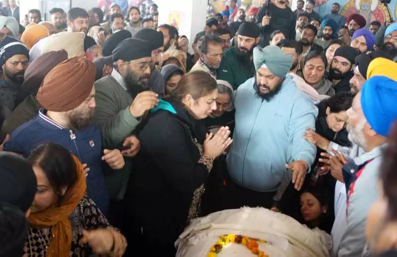 Jalandhar: शूटरों को लॉजिस्टिक सपोर्ट देने वाला लकी ओबेरॉय का हेल्पर गिरफ्तार Jalandhar: शूटरों को लॉजिस्टिक सपोर्ट देने वाला लकी ओबेरॉय का हेल्पर गिरफ्तार
