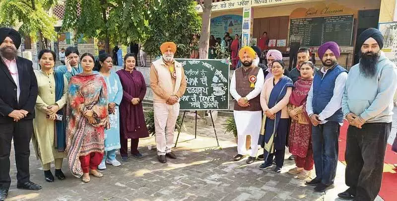 80 हज़ार से ज़्यादा छात्र प्राइवेट से सरकारी स्कूलों में चले गए: Minister 80 हज़ार से ज़्यादा छात्र प्राइवेट से सरकारी स्कूलों में चले गए: Minister
