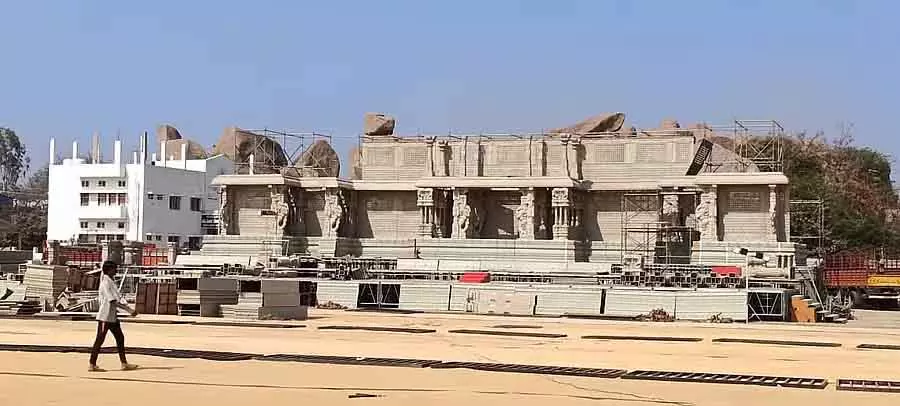 Hospet: मूर्तिकला शिविर शुरू हुआ – मंच का निर्माण शुरू हुआ Hospet: मूर्तिकला शिविर शुरू हुआ – मंच का निर्माण शुरू हुआ