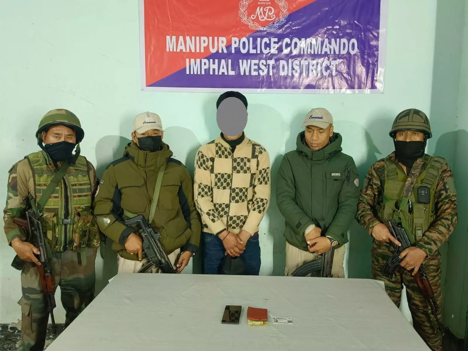 Manipur: सुरक्षा बलों ने तलाशी अभियान में हथियार जब्त किए और कई गिरफ्तार Manipur: सुरक्षा बलों ने तलाशी अभियान में हथियार जब्त किए और कई गिरफ्तार