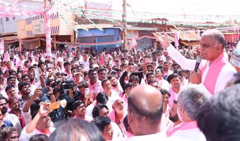 Zaheerabad चुनाव प्रचार में हरीश राव ने सीएम रेवंत रेड्डी पर निशाना साधा Zaheerabad चुनाव प्रचार में हरीश राव ने सीएम रेवंत रेड्डी पर निशाना साधा