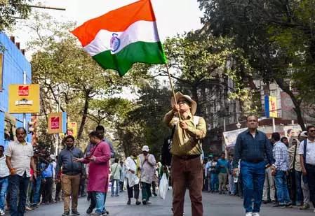 कर्मचारियों ने लंबित महंगाई भत्ता मंजूरी की मांग को लेकर फिर से शुरू किया विरोध-प्रदर्शन कर्मचारियों ने लंबित महंगाई भत्ता मंजूरी की मांग को लेकर फिर से शुरू किया विरोध-प्रदर्शन