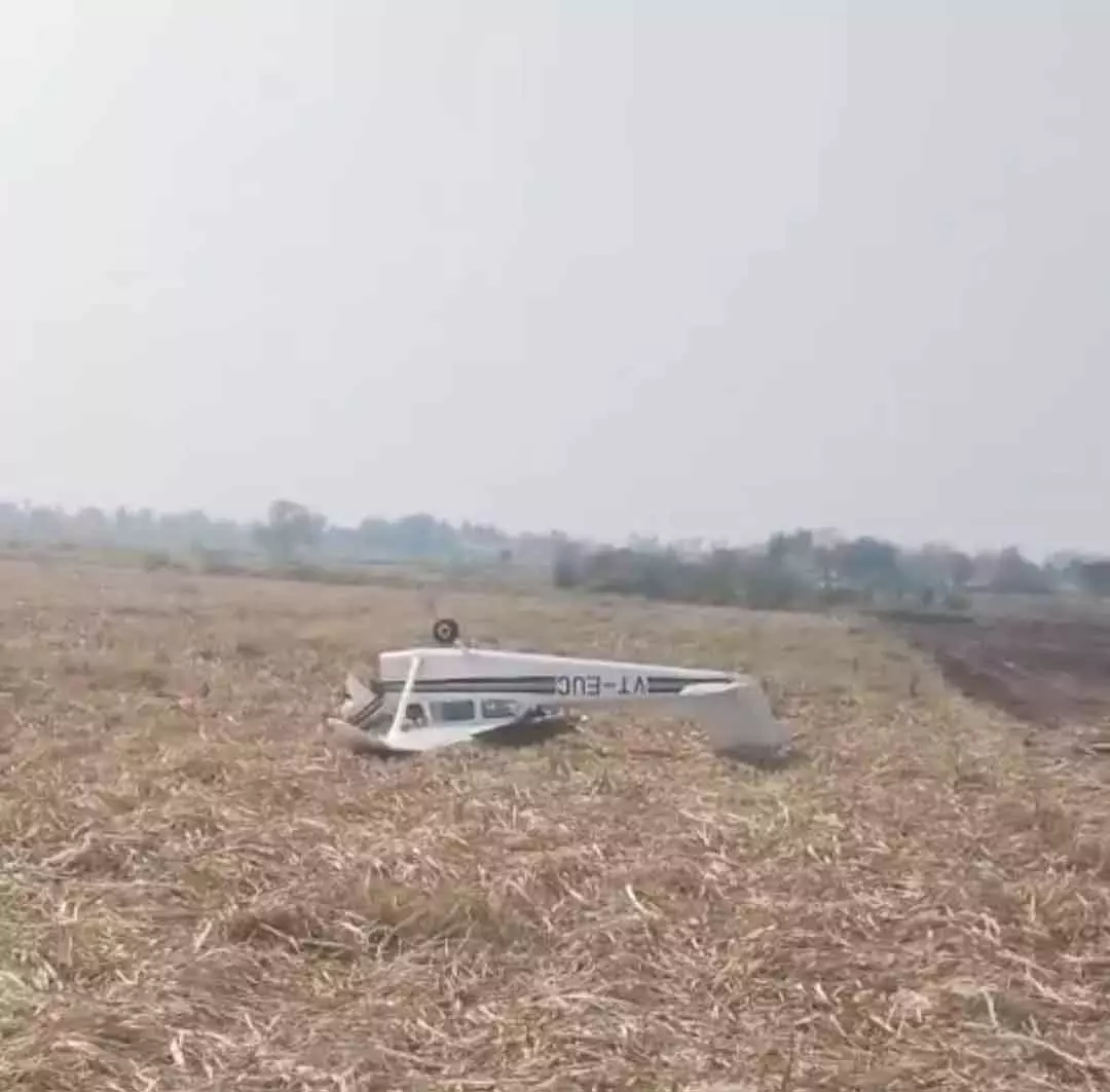 Vijayapura में ट्रेनिंग एयरक्राफ्ट क्रैश, पायलट सुरक्षित Vijayapura में ट्रेनिंग एयरक्राफ्ट क्रैश, पायलट सुरक्षित