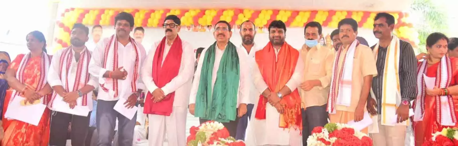 Nellore के मूलास्थानेश्वर मंदिर में नई गवर्निंग बॉडी ने शपथ ली Nellore के मूलास्थानेश्वर मंदिर में नई गवर्निंग बॉडी ने शपथ ली