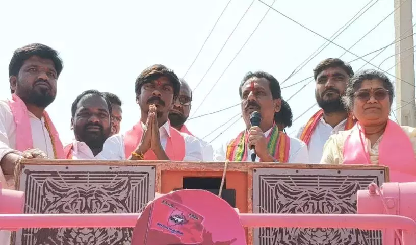 तेलंगाना का विकास सिर्फ KCR के साथ ही हो सकता है: पूर्व MLA तेलंगाना का विकास सिर्फ KCR के साथ ही हो सकता है: पूर्व MLA