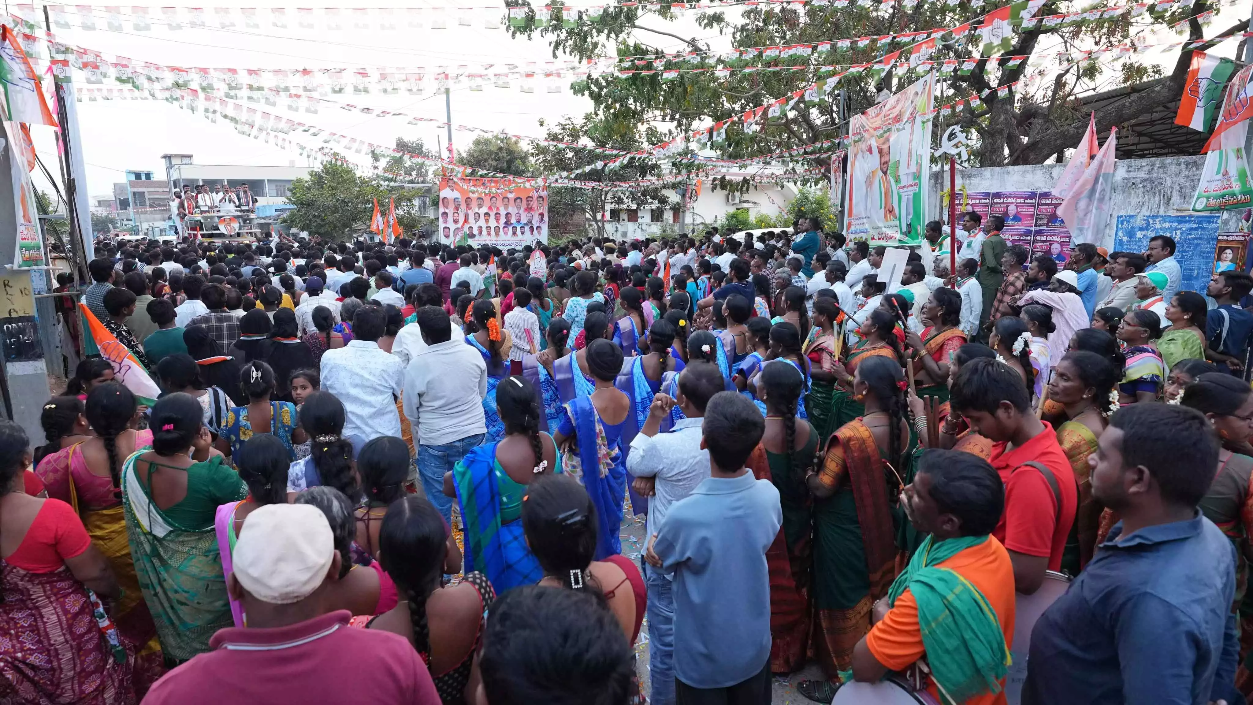 निकाय Elections से पहले मतदाताओं को लुभाने की कोशिशें तेज निकाय Elections से पहले मतदाताओं को लुभाने की कोशिशें तेज