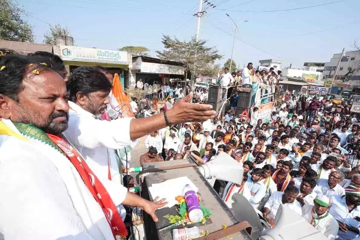 उपमुख्यमंत्री Mallu Bhatti ने BRS पर चुनावी हमला बोला उपमुख्यमंत्री Mallu Bhatti ने BRS पर चुनावी हमला बोला
