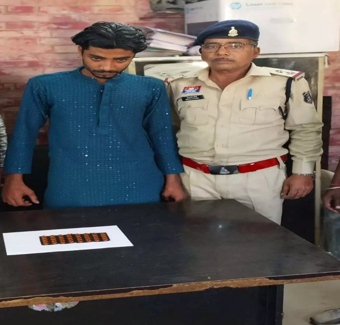 रायपुर में अवैध नशीली गोली बेचने वाला गौरव राधवानी गिरफ्तार रायपुर में अवैध नशीली गोली बेचने वाला गौरव राधवानी गिरफ्तार