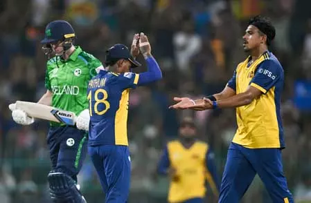 टी20 वर्ल्ड कप: हैट्रिक से चूके थीक्षाना, श्रीलंका ने आयरलैंड को 20 रन से हराया टी20 वर्ल्ड कप: हैट्रिक से चूके थीक्षाना, श्रीलंका ने आयरलैंड को 20 रन से हराया