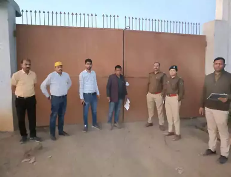 अवैध स्क्रैप यार्ड पर बड़ी कार्रवाई, उरगा पुलिस ने 30 लाख का कबाड़ किया जब्त, यार्ड सील अवैध स्क्रैप यार्ड पर बड़ी कार्रवाई, उरगा पुलिस ने 30 लाख का कबाड़ किया जब्त, यार्ड सील
