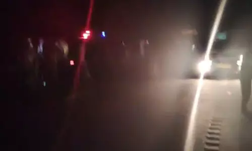 कार ने 9 लड़कियों को रौंदा, 4 की मौत कार ने 9 लड़कियों को रौंदा, 4 की मौत