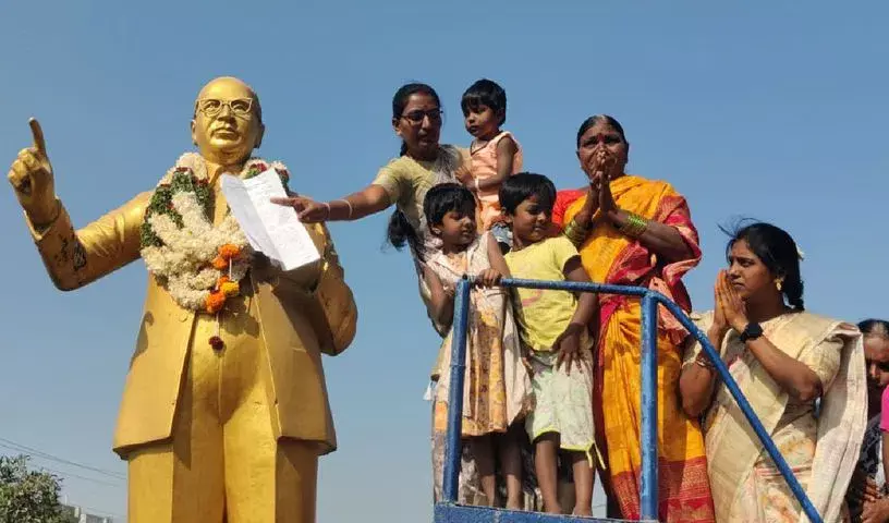 BRS उम्मीदवार ने चेरियाल में कांस्टेबल पति के सस्पेंशन में कांग्रेस की भूमिका का आरोप लगाया BRS उम्मीदवार ने चेरियाल में कांस्टेबल पति के सस्पेंशन में कांग्रेस की भूमिका का आरोप लगाया
