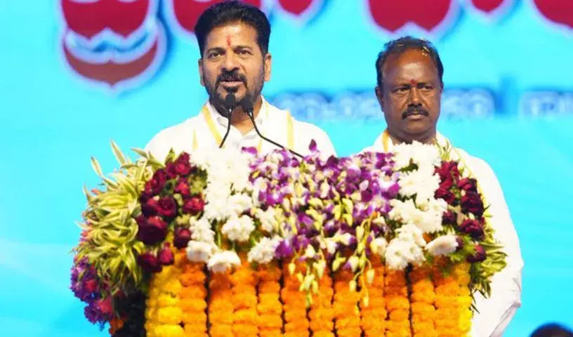 Revanth ने भूपालपल्ली मीटिंग में केसीआर और मोदी पर पर्सनल अटैक जारी रखा Revanth ने भूपालपल्ली मीटिंग में केसीआर और मोदी पर पर्सनल अटैक जारी रखा