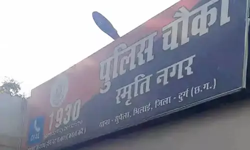 एग्जाम सेंटर के सामने चोरी, परीक्षार्थी का पर्स पार