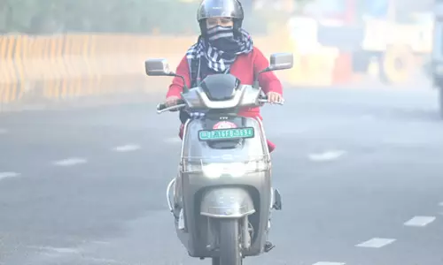 NCR में तेज हवाओं से हवा हुई साफ, कई इलाकों में एक्यूआई ऑरेंज और येलो जोन में पहुंचा