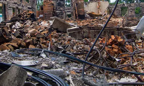 Jogeshwari में दीवार गिरने से एक मज़दूर घायल; चुनाभट्टी में देर रात आग लगने से तीन दुकानें जलकर खाक Jogeshwari में दीवार गिरने से एक मज़दूर घायल; चुनाभट्टी में देर रात आग लगने से तीन दुकानें जलकर खाक
