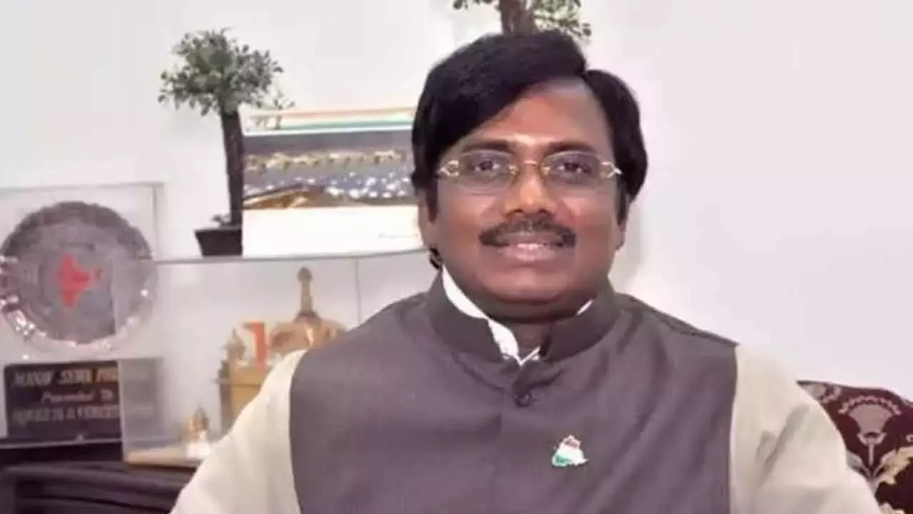 विवेक ने पिछली BRS सरकार पर वित्तीय कुप्रबंधन का आरोप लगाया विवेक ने पिछली BRS सरकार पर वित्तीय कुप्रबंधन का आरोप लगाया