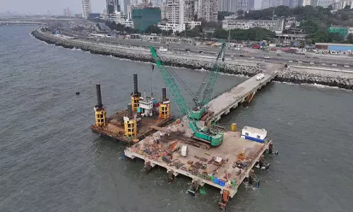 Mumbai : वर्ली के निवासियों ने कोस्टल रोड जेट्टी पर BMC की हेलीपैड योजना का विरोध किया Mumbai : वर्ली के निवासियों ने कोस्टल रोड जेट्टी पर BMC की हेलीपैड योजना का विरोध किया