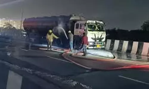 Jaipur: केमिकल ट्रक में आग लगने से मचा हड़कंप Jaipur: केमिकल ट्रक में आग लगने से मचा हड़कंप