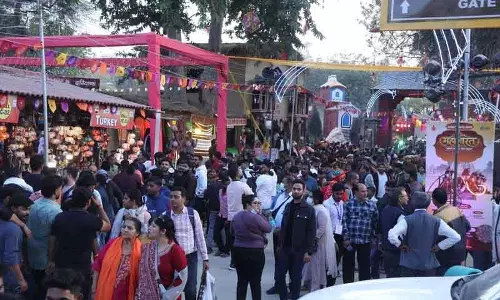 Surajkund त्रासदी के एक दिन बाद, मेले में 2.25 लाख से ज़्यादा लोग आए
