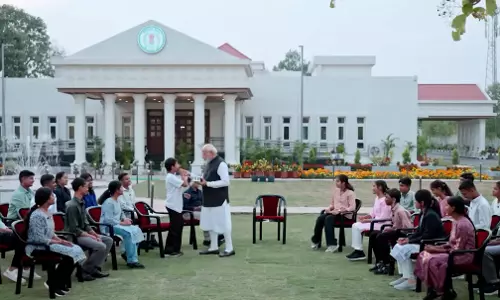 PM मोदी के लिए खुरमी-ठेठरी लेकर पहुंचे थे CG स्टूडेंट, ParikshaPeCharcha26 Episode 2  देखिए