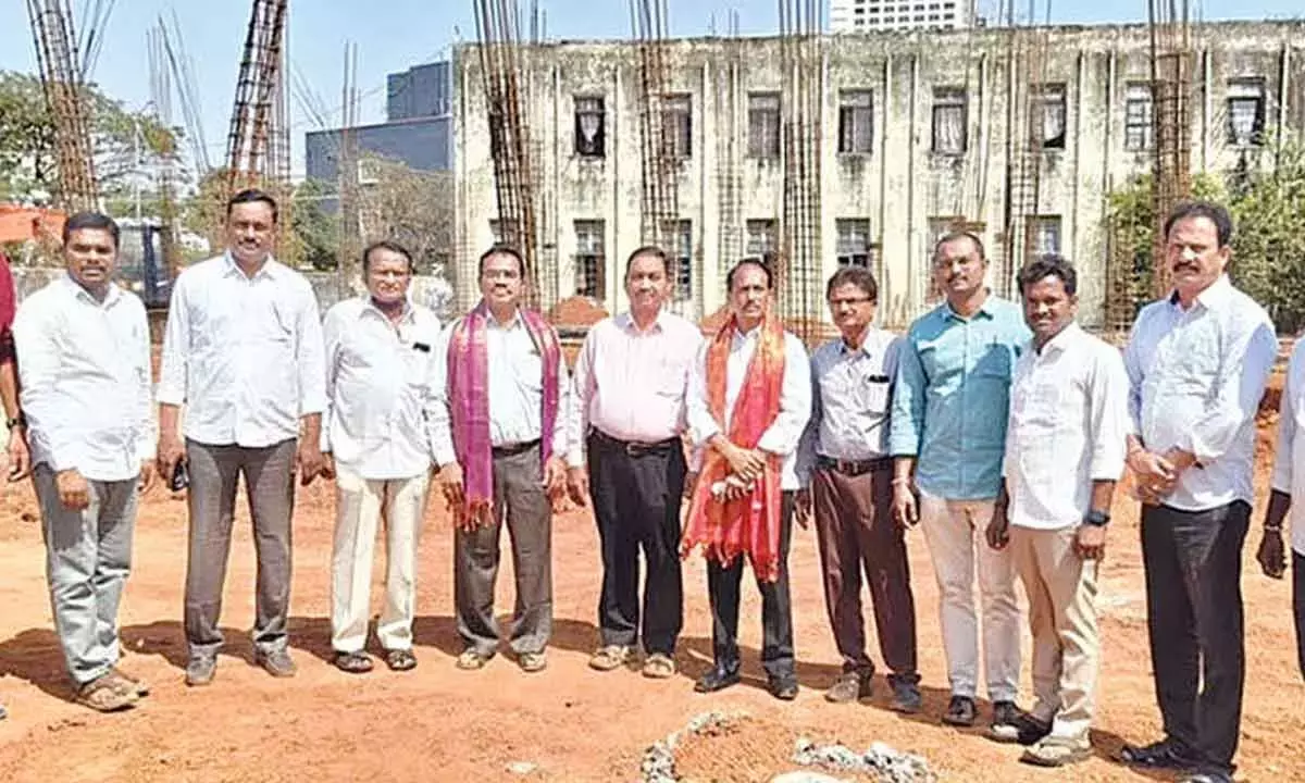 वारंगल पॉलिटेक्निक कॉलेज ने 70 साल पूरे होने का जश्न मनाया, एलुमनाई मीट की घोषणा की वारंगल पॉलिटेक्निक कॉलेज ने 70 साल पूरे होने का जश्न मनाया, एलुमनाई मीट की घोषणा की