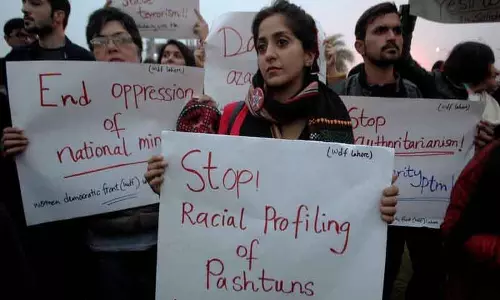 पश्तून तहफ़्फ़ुज़ मूवमेंट ने Pakistan पर आरोप लगाए, हिरासत में लिए गए एक्टिविस्टों की रिहाई की मांग पश्तून तहफ़्फ़ुज़ मूवमेंट ने Pakistan पर आरोप लगाए, हिरासत में लिए गए एक्टिविस्टों की रिहाई की मांग