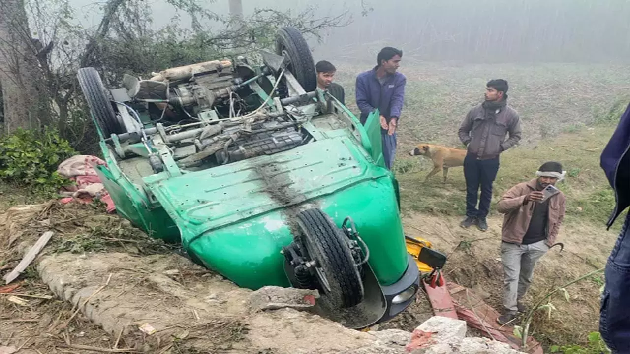Lakhimpur Kheri: सड़क हादसे में ई-रिक्शा चालक सहित चार की मौत Lakhimpur Kheri: सड़क हादसे में ई-रिक्शा चालक सहित चार की मौत