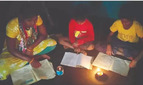 Odisha के कोरापुट में गांव वाले रातें अंधेरे में बिताते है
