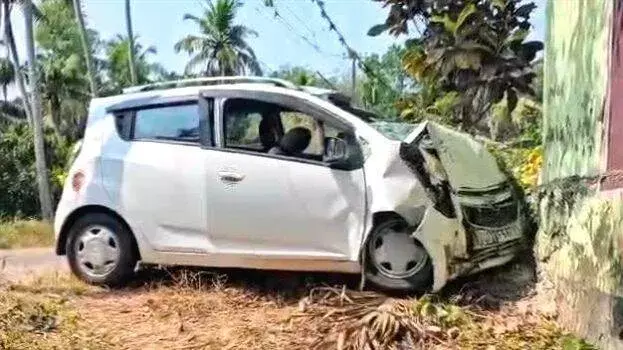 Varkala में कार के कंपाउंड की दीवार से टकराने से एक महिला की दुखद मौत