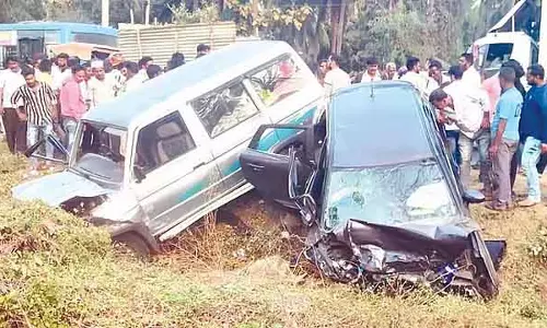 तुमकुर में सीरियल हादसा: DSP समेत 2 की मौत, 9 घायल
