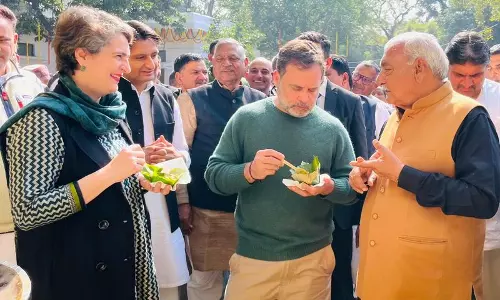 Rahul गांधी, प्रियंका ने दिल्ली में भूपिंदर हुड्डा के लंच में हिस्सा लिया Rahul गांधी, प्रियंका ने दिल्ली में भूपिंदर हुड्डा के लंच में हिस्सा लिया