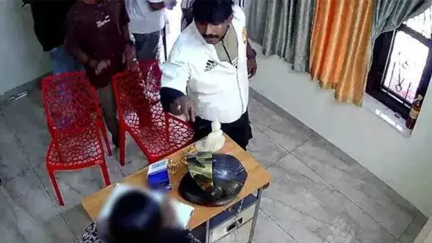 kerala: तिरुवल्ला स्पा सामूहिक बलात्कार मामले में अलुवा से एक और गिरफ्तार kerala: तिरुवल्ला स्पा सामूहिक बलात्कार मामले में अलुवा से एक और गिरफ्तार