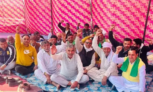 Karnal ईस्टर्न बाईपास के दोनों ओर लिंक रोड के लिए किसानों का विरोध प्रदर्शन जारी Karnal ईस्टर्न बाईपास के दोनों ओर लिंक रोड के लिए किसानों का विरोध प्रदर्शन जारी