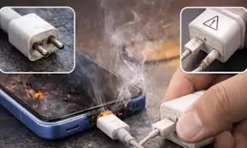 Mobile Charger :  लोकल चार्जर इस्तेमाल करने के ये हैं 3 बड़े खतरे