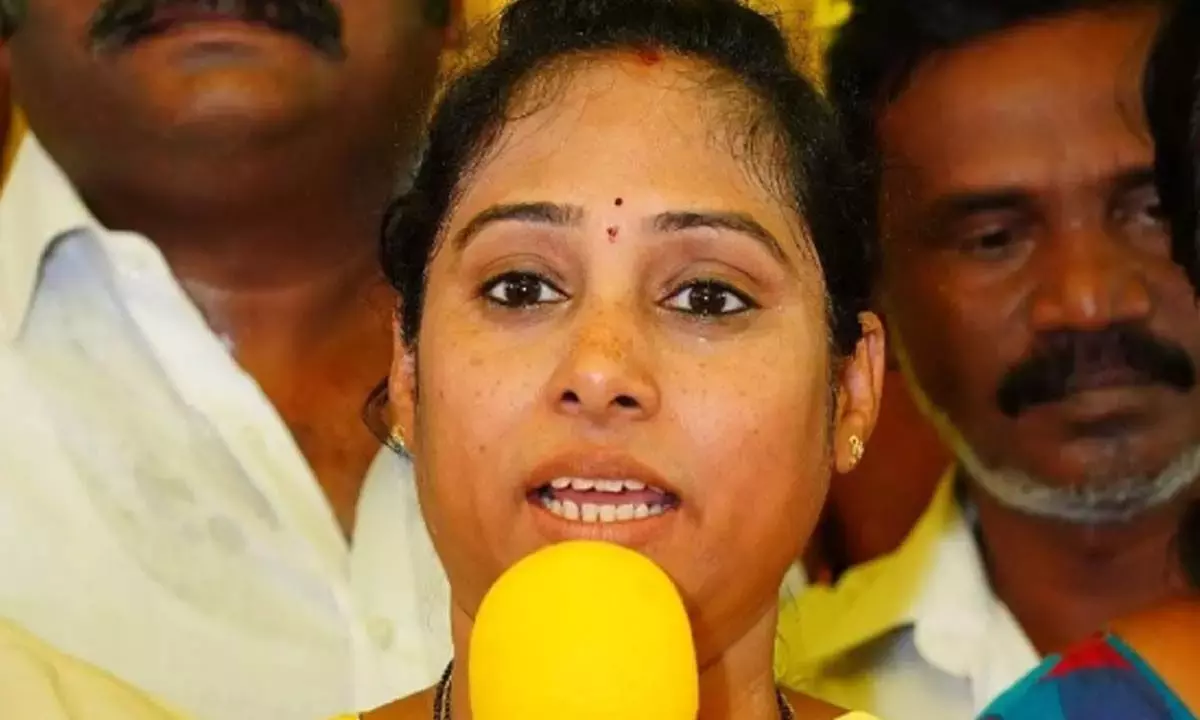 Telangana: विधायक ने सड़क दुर्घटना के तीन पीड़ितों की मदद की