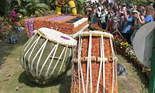 Blooms मीट बीट्स: 1.5 लाख मुंबईकर बायकुला चिड़ियाघर में 29वें मुंबई फ्लावर फेस्टिवल में पहुंचे Blooms मीट बीट्स: 1.5 लाख मुंबईकर बायकुला चिड़ियाघर में 29वें मुंबई फ्लावर फेस्टिवल में पहुंचे
