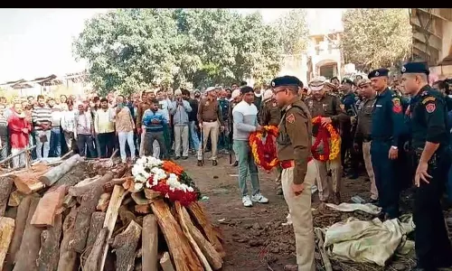 Surajkund त्रासदी में जान गंवाने वाले इंस्पेक्टर जगदीश प्रसाद को शहीद का दर्जा दिया Surajkund त्रासदी में जान गंवाने वाले इंस्पेक्टर जगदीश प्रसाद को शहीद का दर्जा दिया