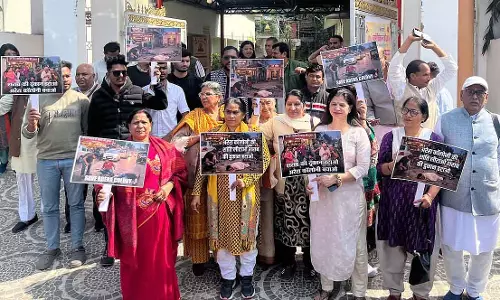 Bhopal : राष्ट्रीय मानवाधिकार आयोग के सदस्य ने मंदिर और शराब की दुकान के बीच की दूरी मापी