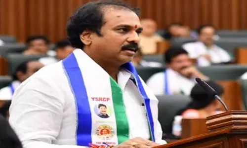 YSR कांग्रेस ने नायडू के लड्डू बयान पर निशाना साधा YSR कांग्रेस ने नायडू के लड्डू बयान पर निशाना साधा